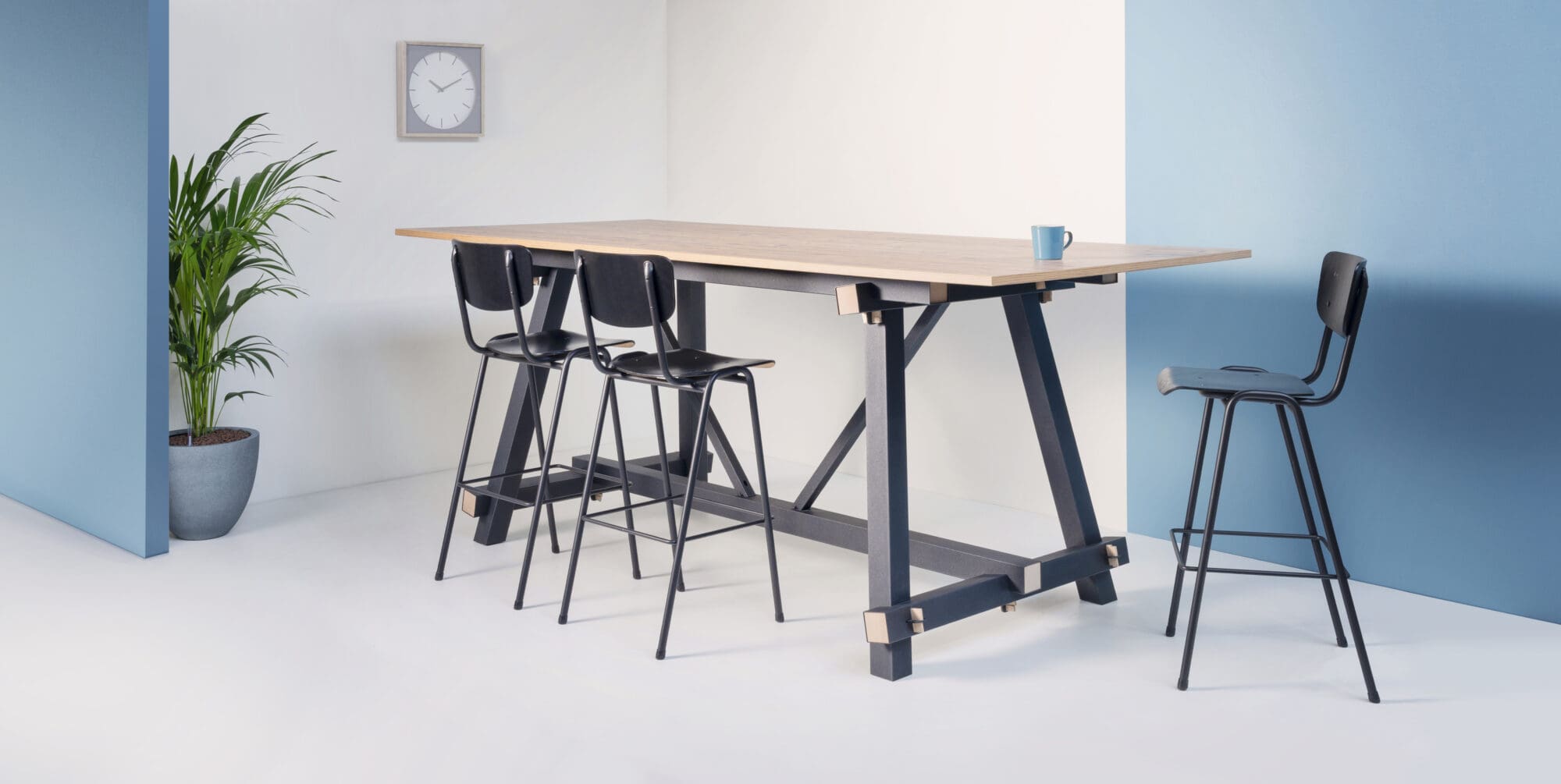 vepa_barkruk-400-met-timber-statafel-2000x1005