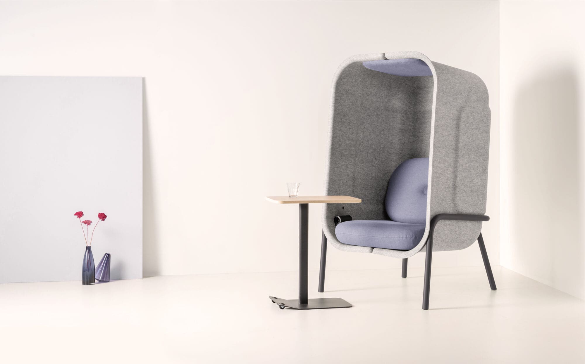 vepa_bila-laptoptafel-felt-tub_sfeer-2000x1246