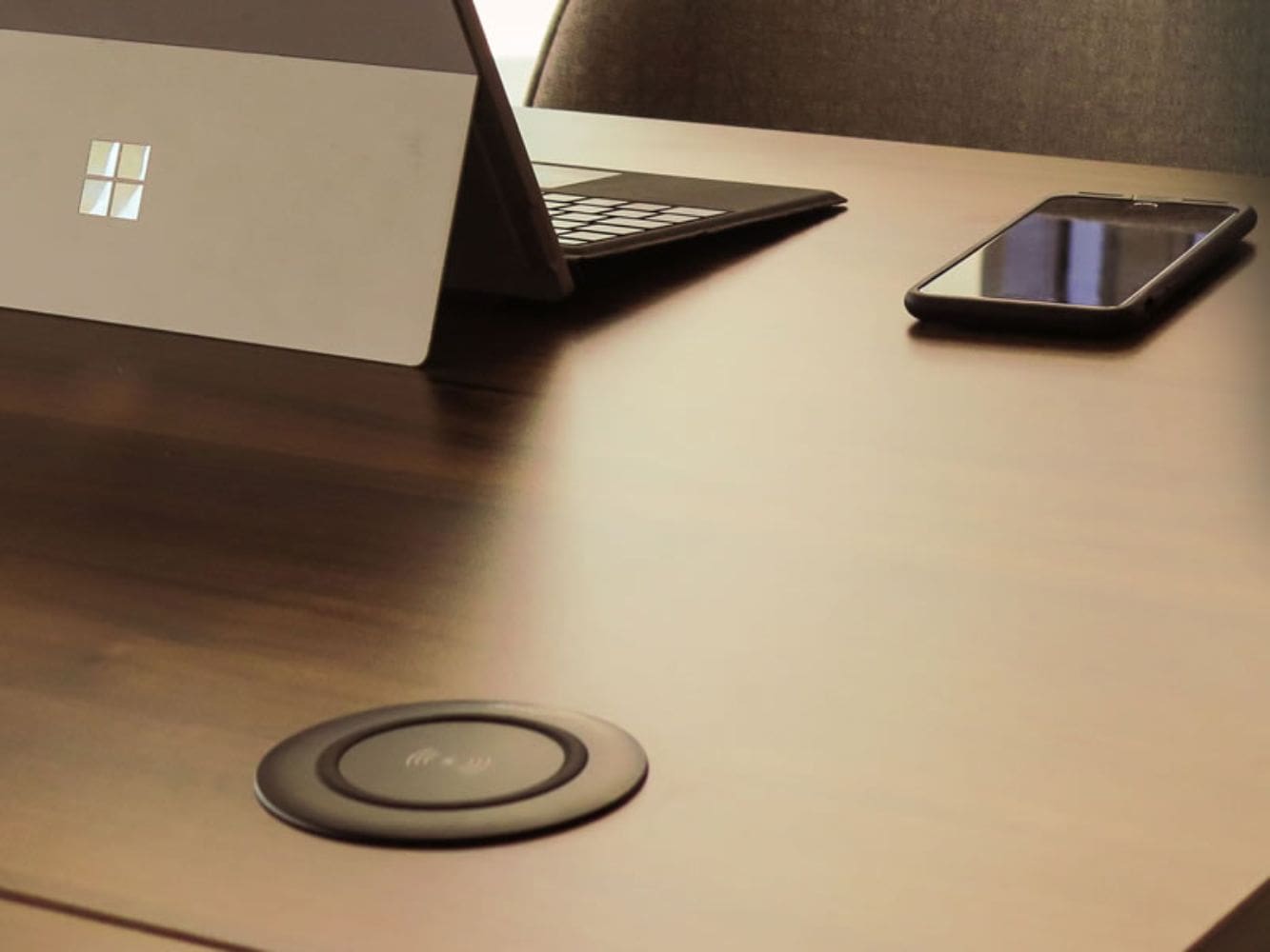 Air Charger - Black Nylon Surface Charger